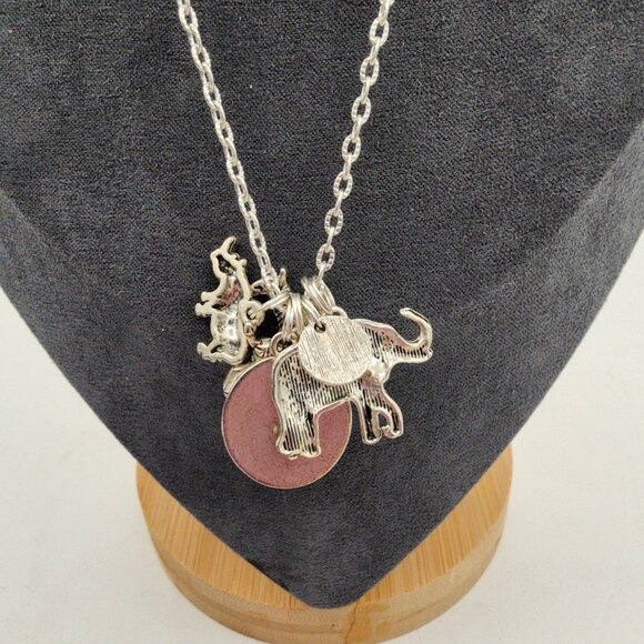 Vintage Silver Safari Animal Charm Necklace With Elephant Zebra Giraffe Rhino - Picture 5 of 6